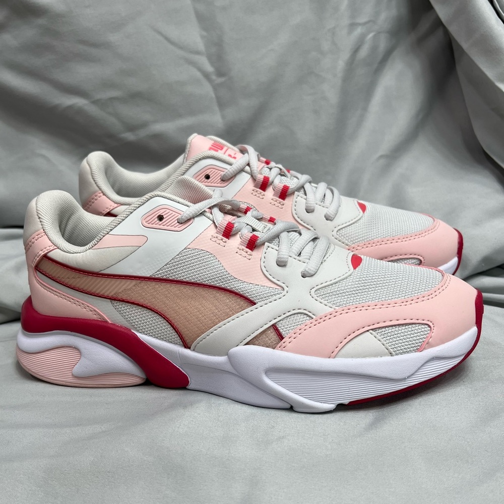Puma Womens X-Ray sneakers. Size 9 US.